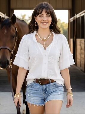 Women's White Embroidered V-Neck Button Front Blouse XL
